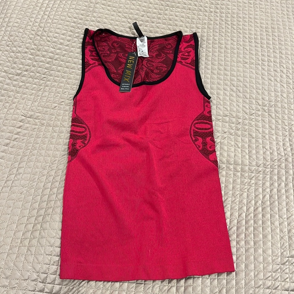 RASPBERRY COLOR TANK TOP